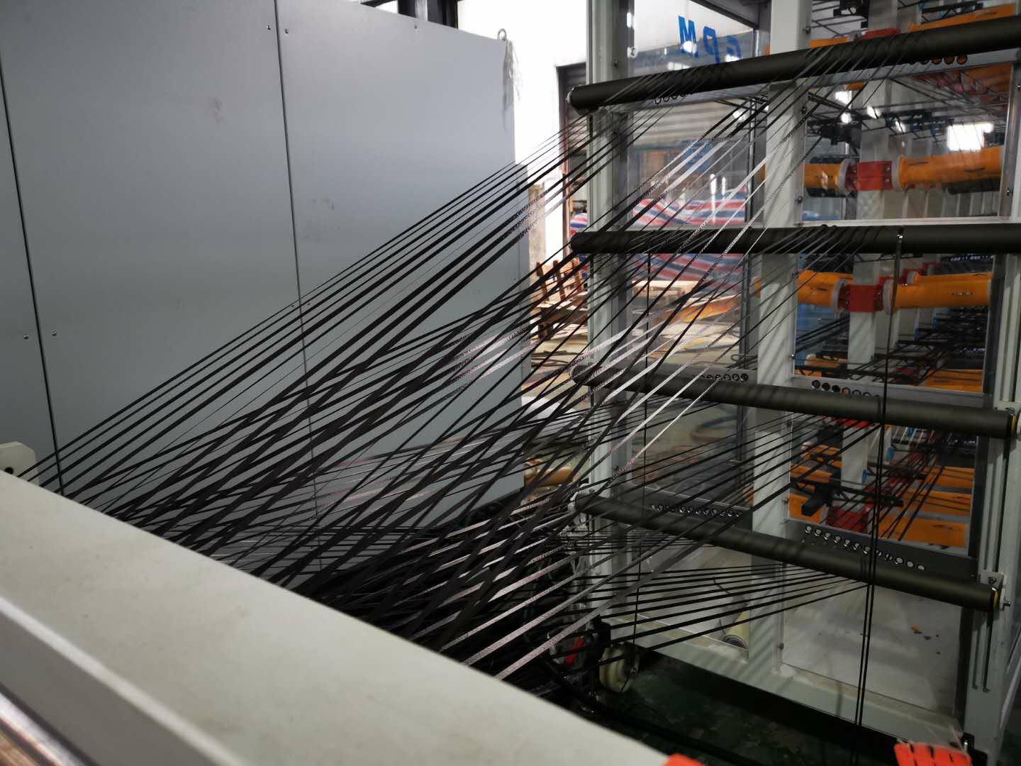 PPS+連續(xù)碳纖維增強熱塑性預(yù)浸料單向帶生產(chǎn)線（CFRTP-UD帶）