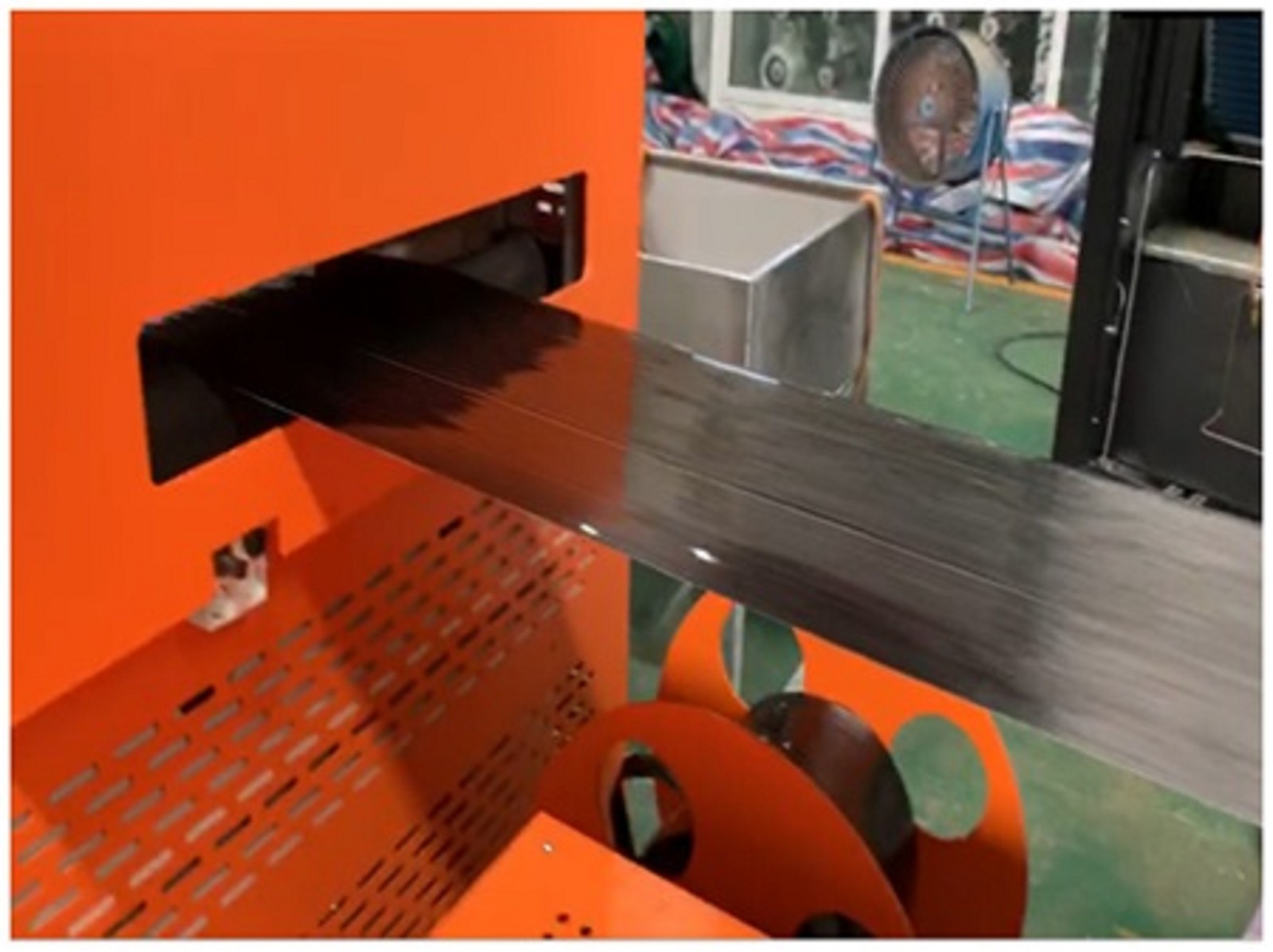 尼龍(PA)+連續(xù)碳纖維增強(qiáng)熱塑性單向預(yù)浸帶生產(chǎn)線(CFRTP-UD帶)