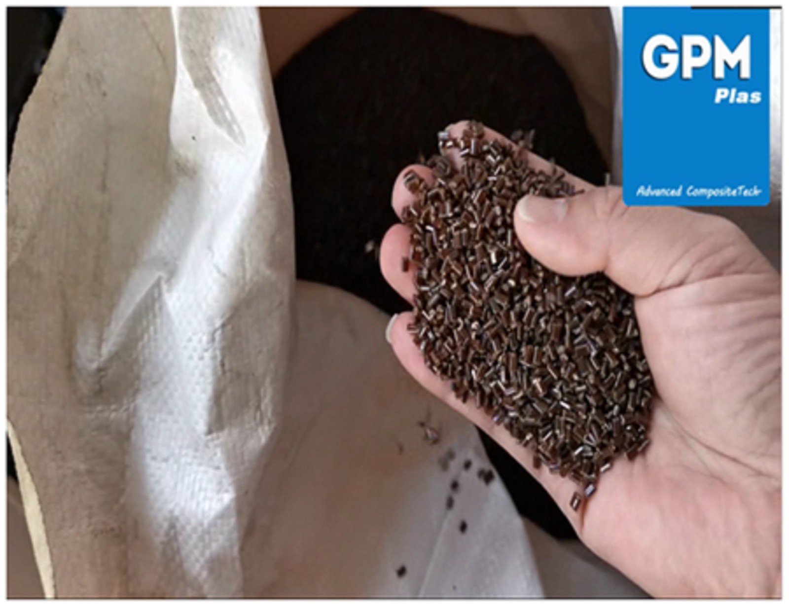 PPS+連續(xù)碳纖維增強熱塑性預(yù)浸料單向帶生產(chǎn)線（CFRTP-UD帶）